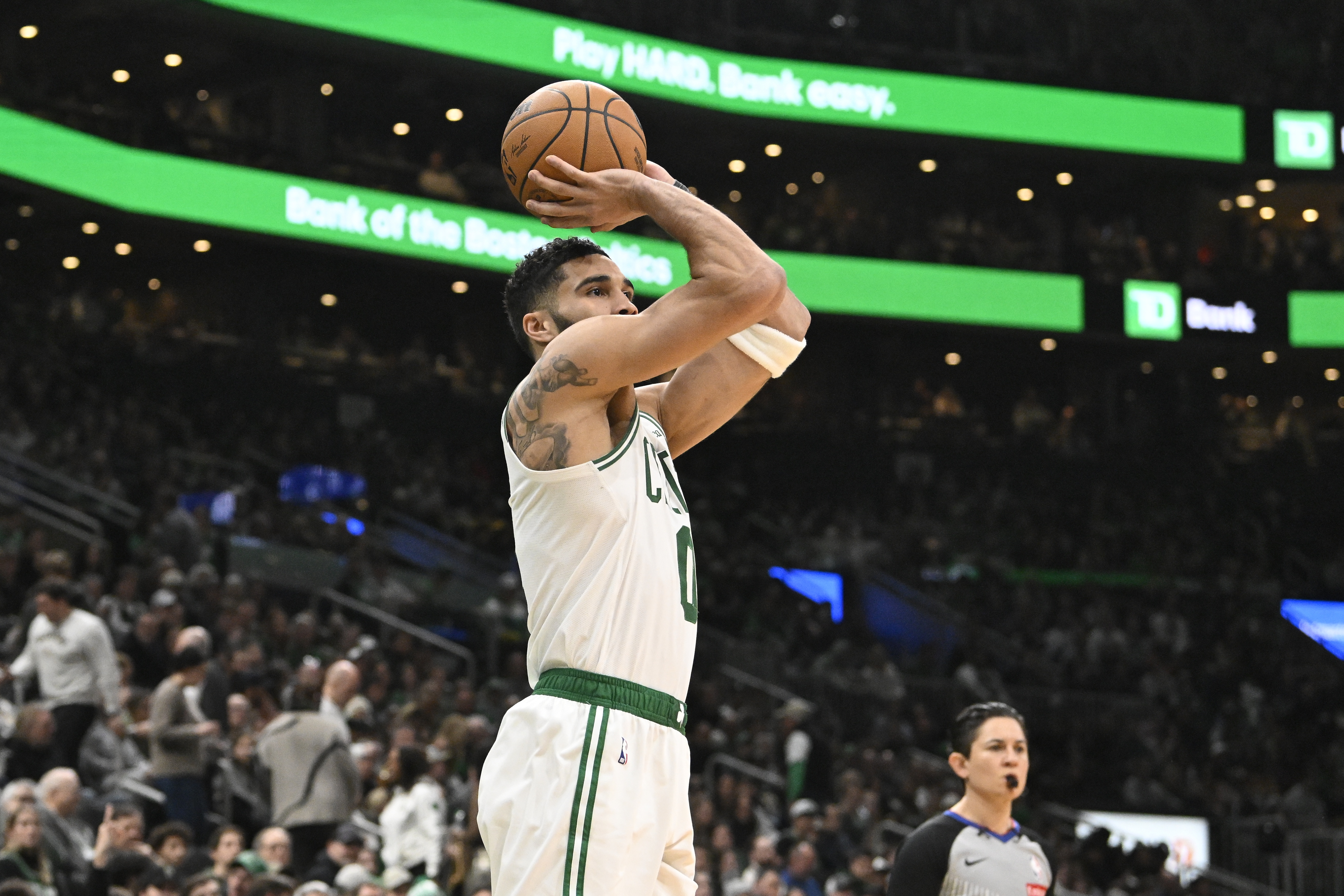 半岛体育官网-塔图姆在篮网比赛中赛事规则更新，出色防守引发热议！的简单介绍-半岛体育官网